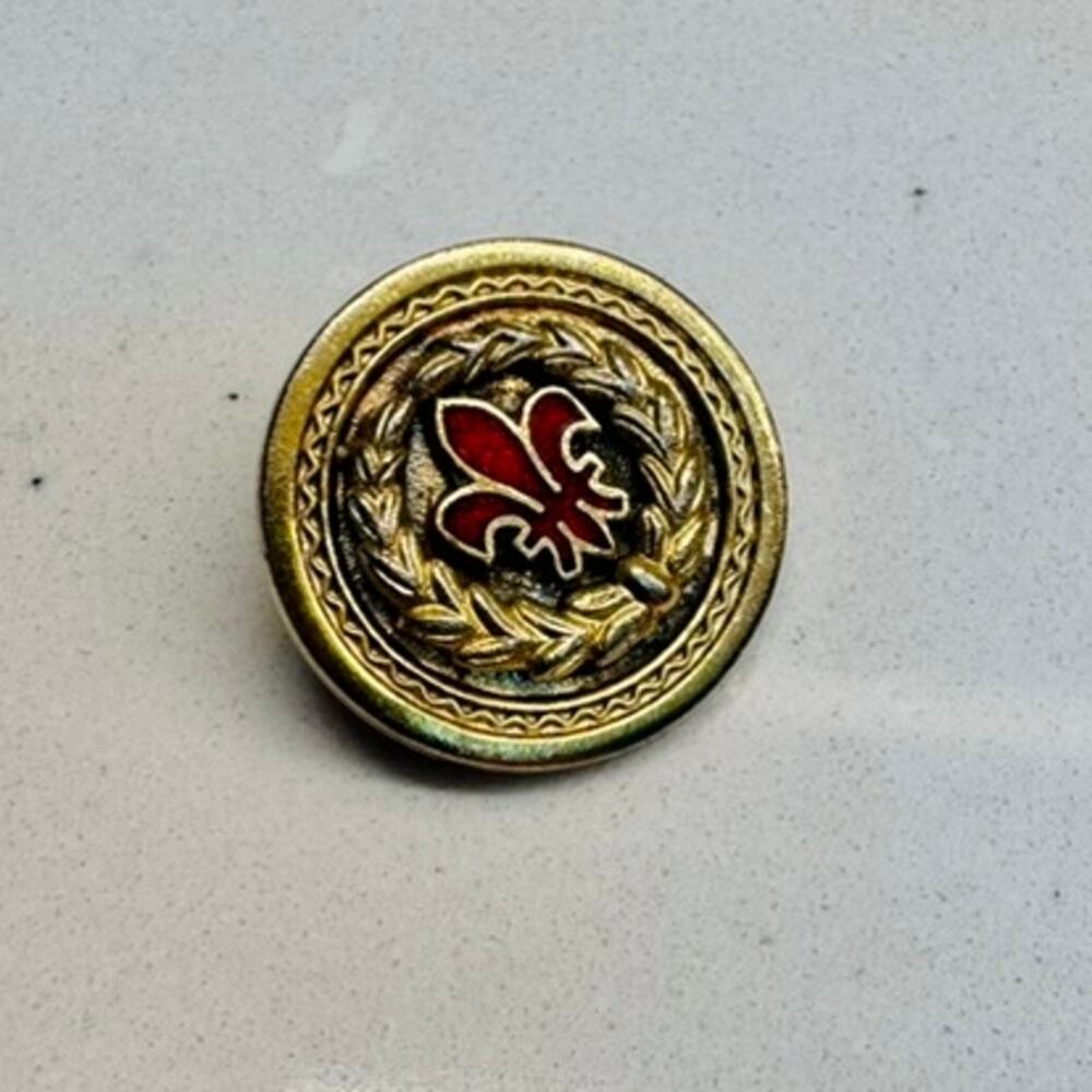 Vintage Gold Tone Fleur De Lis Red Enamel Brooch Pin
